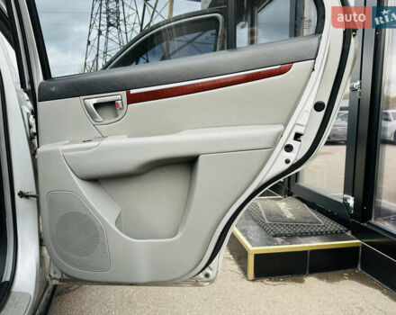 Серый Хендай Санта Фе, объемом двигателя 2.66 л и пробегом 174 тыс. км за 8700 $, фото 23 на Automoto.ua