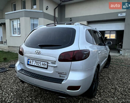 Серый Хендай Санта Фе, объемом двигателя 2.2 л и пробегом 205 тыс. км за 10300 $, фото 8 на Automoto.ua