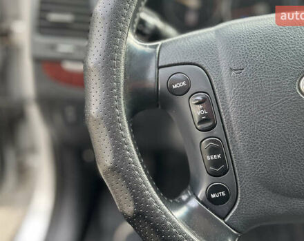 Серый Хендай Санта Фе, объемом двигателя 2.19 л и пробегом 254 тыс. км за 11300 $, фото 11 на Automoto.ua