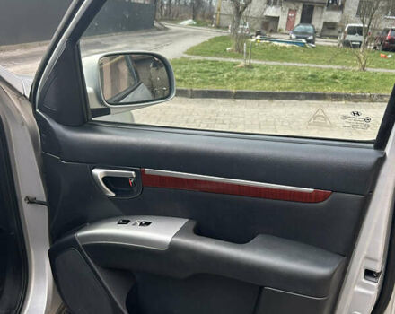 Серый Хендай Санта Фе, объемом двигателя 2.19 л и пробегом 249 тыс. км за 8300 $, фото 5 на Automoto.ua