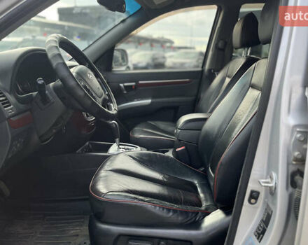 Серый Хендай Санта Фе, объемом двигателя 2.19 л и пробегом 254 тыс. км за 11300 $, фото 17 на Automoto.ua