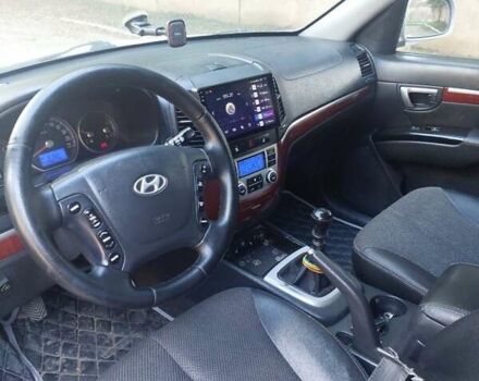 Серый Хендай Санта Фе, объемом двигателя 2.7 л и пробегом 256 тыс. км за 8900 $, фото 8 на Automoto.ua