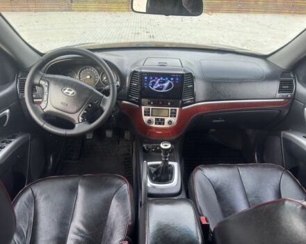 Серый Хендай Санта Фе, объемом двигателя 2.2 л и пробегом 288 тыс. км за 9100 $, фото 4 на Automoto.ua