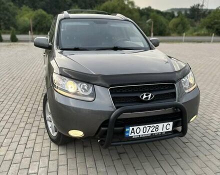 Серый Хендай Санта Фе, объемом двигателя 2.19 л и пробегом 286 тыс. км за 9000 $, фото 4 на Automoto.ua