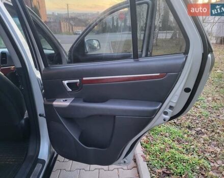 Серый Хендай Санта Фе, объемом двигателя 2.19 л и пробегом 302 тыс. км за 9990 $, фото 100 на Automoto.ua