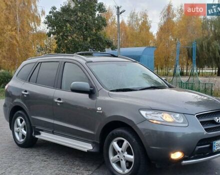 Серый Хендай Санта Фе, объемом двигателя 2.19 л и пробегом 288 тыс. км за 8950 $, фото 3 на Automoto.ua