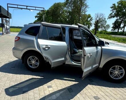 Серый Хендай Санта Фе, объемом двигателя 2.2 л и пробегом 342 тыс. км за 9000 $, фото 9 на Automoto.ua