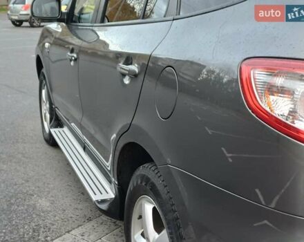 Серый Хендай Санта Фе, объемом двигателя 2.19 л и пробегом 288 тыс. км за 8950 $, фото 11 на Automoto.ua
