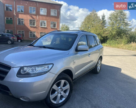 Серый Хендай Санта Фе, объемом двигателя 2.19 л и пробегом 301 тыс. км за 8500 $, фото 6 на Automoto.ua