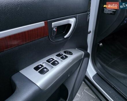 Серый Хендай Санта Фе, объемом двигателя 2.2 л и пробегом 251 тыс. км за 9333 $, фото 38 на Automoto.ua