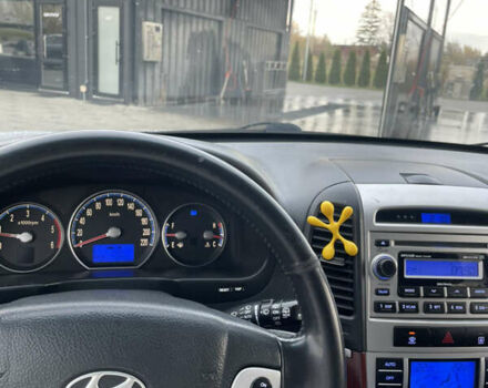 Серый Хендай Санта Фе, объемом двигателя 2.19 л и пробегом 217 тыс. км за 9300 $, фото 6 на Automoto.ua