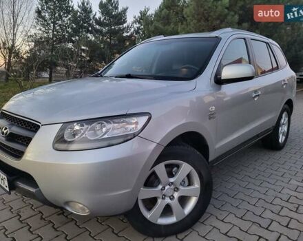 Серый Хендай Санта Фе, объемом двигателя 2.19 л и пробегом 302 тыс. км за 9990 $, фото 2 на Automoto.ua