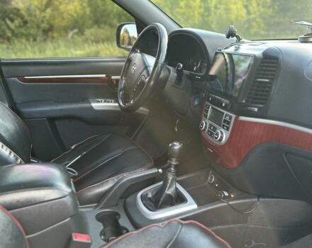 Серый Хендай Санта Фе, объемом двигателя 2.2 л и пробегом 325 тыс. км за 9500 $, фото 6 на Automoto.ua