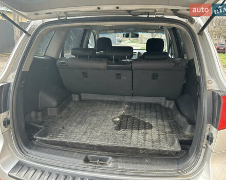 Серый Хендай Санта Фе, объемом двигателя 2.19 л и пробегом 249 тыс. км за 8300 $, фото 16 на Automoto.ua