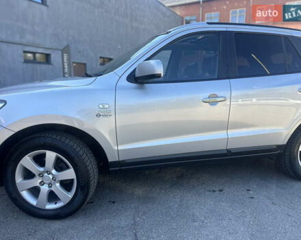 Серый Хендай Санта Фе, объемом двигателя 2.19 л и пробегом 301 тыс. км за 8500 $, фото 11 на Automoto.ua