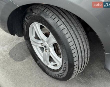 Сірий Хендай Санта Фе, об'ємом двигуна 2.19 л та пробігом 284 тис. км за 8400 $, фото 4 на Automoto.ua