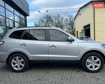 Серый Хендай Санта Фе, объемом двигателя 2.19 л и пробегом 253 тыс. км за 11500 $, фото 7 на Automoto.ua