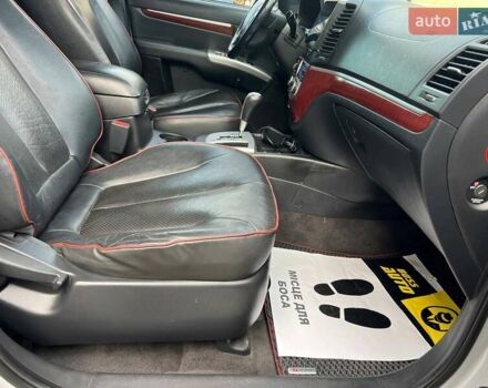 Серый Хендай Санта Фе, объемом двигателя 2.19 л и пробегом 253 тыс. км за 11500 $, фото 22 на Automoto.ua