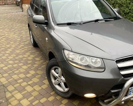 Серый Хендай Санта Фе, объемом двигателя 2.2 л и пробегом 268 тыс. км за 9000 $, фото 5 на Automoto.ua