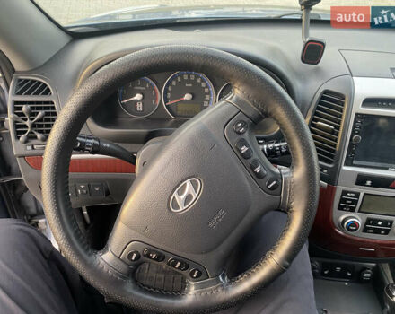 Серый Хендай Санта Фе, объемом двигателя 2.19 л и пробегом 334 тыс. км за 10000 $, фото 20 на Automoto.ua