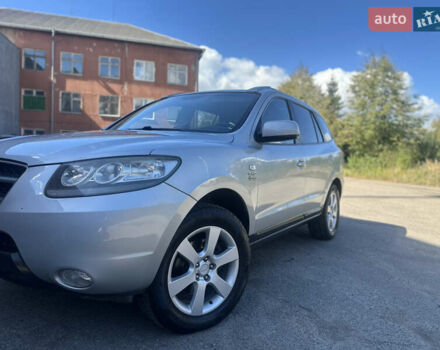 Серый Хендай Санта Фе, объемом двигателя 2.19 л и пробегом 301 тыс. км за 8500 $, фото 7 на Automoto.ua