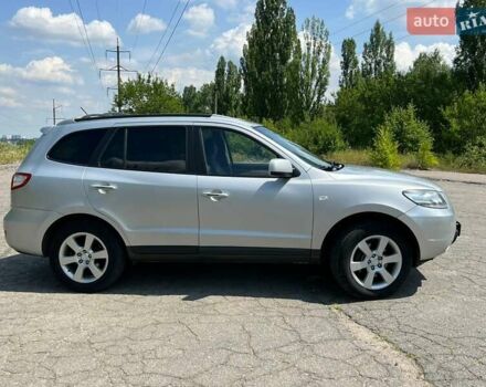Серый Хендай Санта Фе, объемом двигателя 2.2 л и пробегом 310 тыс. км за 8900 $, фото 2 на Automoto.ua