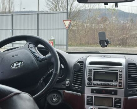 Сірий Хендай Санта Фе, об'ємом двигуна 2.2 л та пробігом 200 тис. км за 9299 $, фото 7 на Automoto.ua