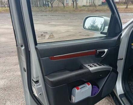 Сірий Хендай Санта Фе, об'ємом двигуна 2.2 л та пробігом 208 тис. км за 8650 $, фото 7 на Automoto.ua