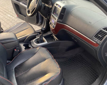 Серый Хендай Санта Фе, объемом двигателя 2.19 л и пробегом 334 тыс. км за 10000 $, фото 21 на Automoto.ua