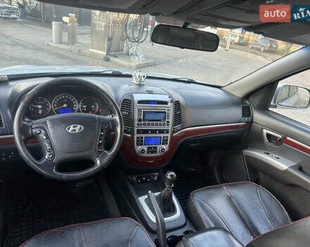 Сірий Хендай Санта Фе, об'ємом двигуна 2.2 л та пробігом 208 тис. км за 7200 $, фото 17 на Automoto.ua