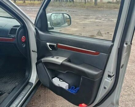 Сірий Хендай Санта Фе, об'ємом двигуна 2.2 л та пробігом 208 тис. км за 8650 $, фото 12 на Automoto.ua