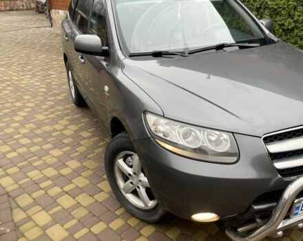 Серый Хендай Санта Фе, объемом двигателя 2.2 л и пробегом 268 тыс. км за 9000 $, фото 6 на Automoto.ua