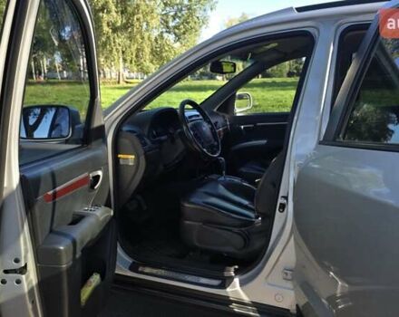 Серый Хендай Санта Фе, объемом двигателя 2.2 л и пробегом 294 тыс. км за 8400 $, фото 15 на Automoto.ua