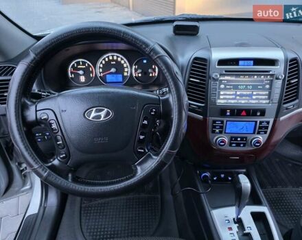 Серый Хендай Санта Фе, объемом двигателя 2.2 л и пробегом 251 тыс. км за 9333 $, фото 31 на Automoto.ua
