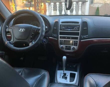 Серый Хендай Санта Фе, объемом двигателя 2.19 л и пробегом 314 тыс. км за 8700 $, фото 10 на Automoto.ua