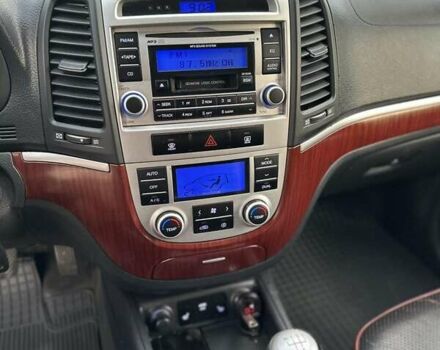 Серый Хендай Санта Фе, объемом двигателя 2.19 л и пробегом 286 тыс. км за 9000 $, фото 8 на Automoto.ua