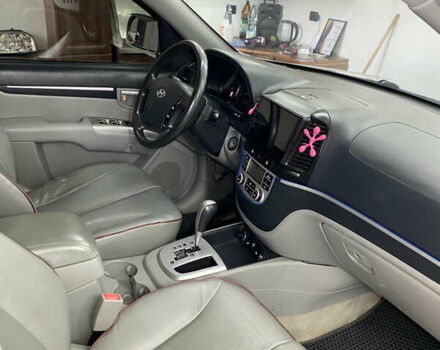 Серый Хендай Санта Фе, объемом двигателя 2.7 л и пробегом 245 тыс. км за 8800 $, фото 17 на Automoto.ua