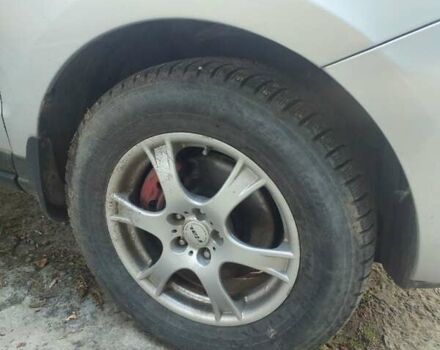 Серый Хендай Санта Фе, объемом двигателя 2.7 л и пробегом 256 тыс. км за 8900 $, фото 5 на Automoto.ua