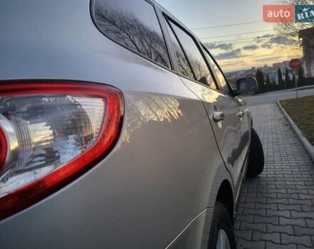 Серый Хендай Санта Фе, объемом двигателя 2.19 л и пробегом 302 тыс. км за 9990 $, фото 10 на Automoto.ua