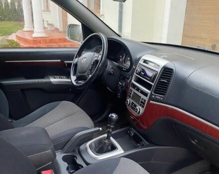 Серый Хендай Санта Фе, объемом двигателя 2.2 л и пробегом 230 тыс. км за 2999 $, фото 5 на Automoto.ua