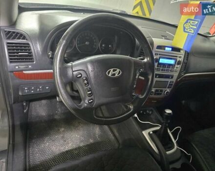 Серый Хендай Санта Фе, объемом двигателя 2.2 л и пробегом 264 тыс. км за 8880 $, фото 17 на Automoto.ua