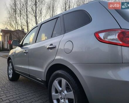 Серый Хендай Санта Фе, объемом двигателя 2.19 л и пробегом 302 тыс. км за 9990 $, фото 44 на Automoto.ua