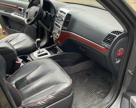 Серый Хендай Санта Фе, объемом двигателя 2.2 л и пробегом 268 тыс. км за 9000 $, фото 14 на Automoto.ua