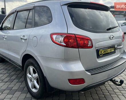 Серый Хендай Санта Фе, объемом двигателя 2.19 л и пробегом 254 тыс. км за 11300 $, фото 4 на Automoto.ua