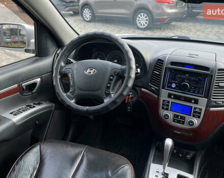 Серый Хендай Санта Фе, объемом двигателя 2.19 л и пробегом 254 тыс. км за 11300 $, фото 9 на Automoto.ua