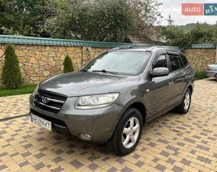 Серый Хендай Санта Фе, объемом двигателя 2.19 л и пробегом 320 тыс. км за 10300 $, фото 1 на Automoto.ua