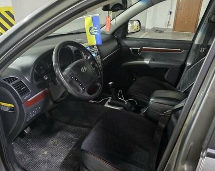 Серый Хендай Санта Фе, объемом двигателя 2.2 л и пробегом 264 тыс. км за 8880 $, фото 16 на Automoto.ua