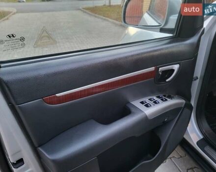 Серый Хендай Санта Фе, объемом двигателя 2.19 л и пробегом 302 тыс. км за 9990 $, фото 117 на Automoto.ua