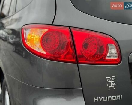 Сірий Хендай Санта Фе, об'ємом двигуна 2.19 л та пробігом 284 тис. км за 8400 $, фото 12 на Automoto.ua