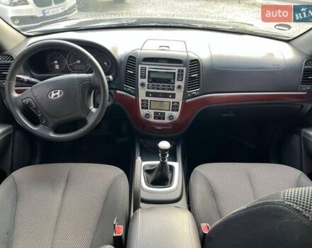 Серый Хендай Санта Фе, объемом двигателя 2.2 л и пробегом 313 тыс. км за 9700 $, фото 7 на Automoto.ua